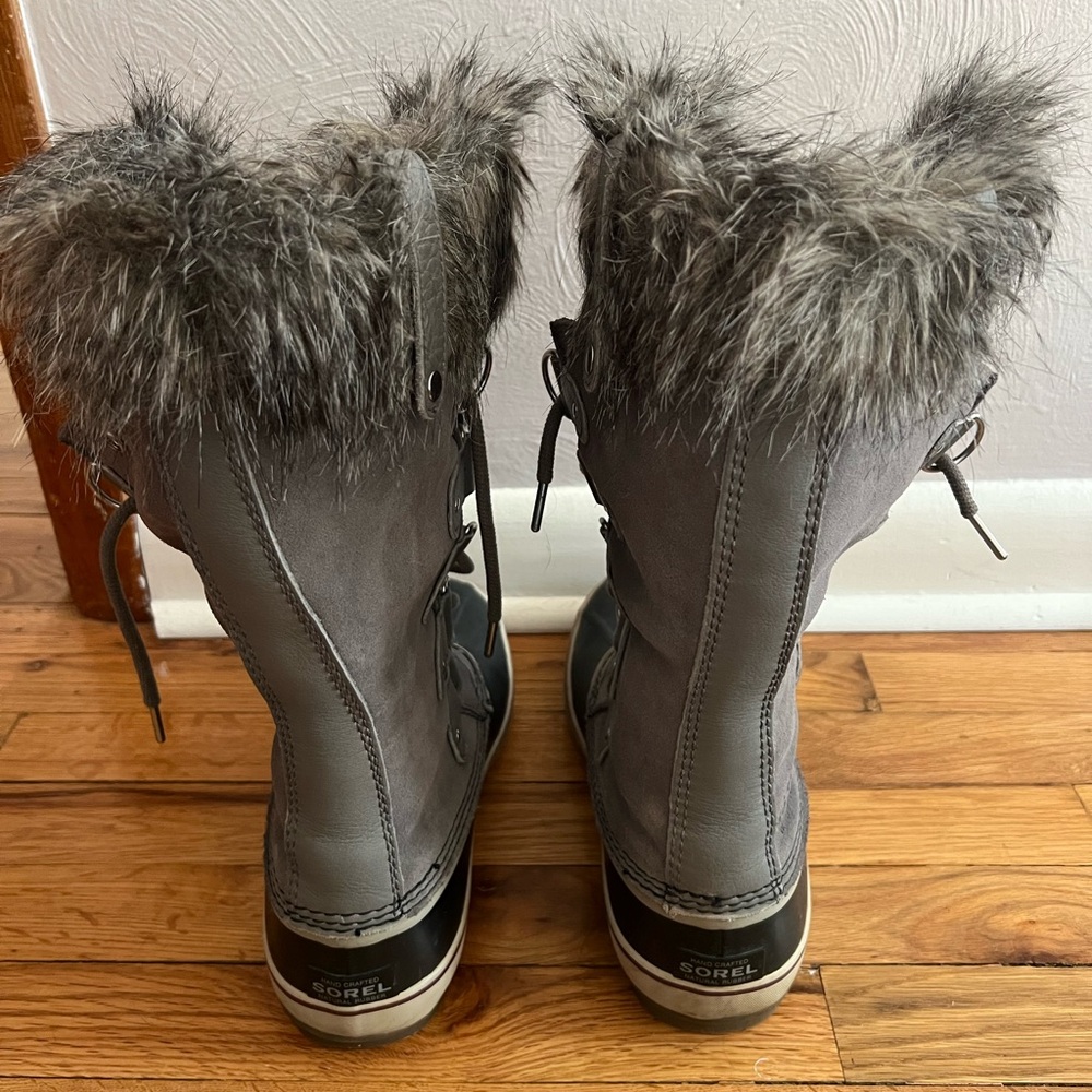 Women's Gray and Black Fur-Lined Boots - Picture 2 of 3